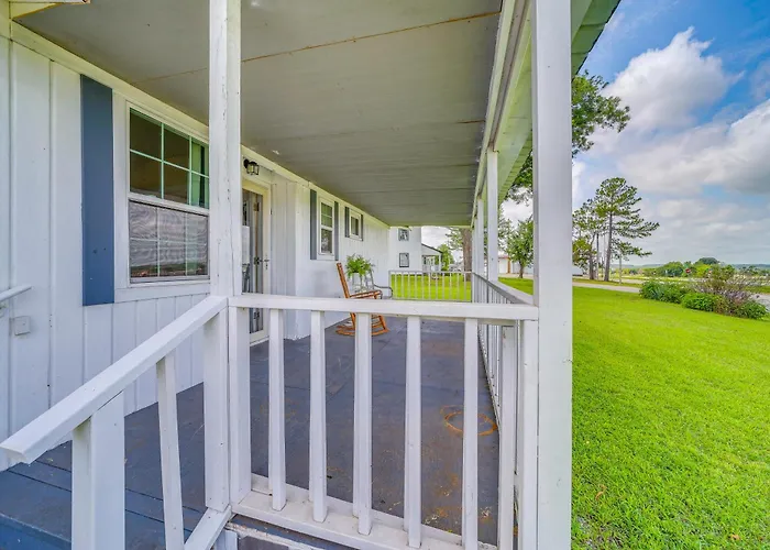 Recently Remodeled Route 66 Retreat! Claremore Gem