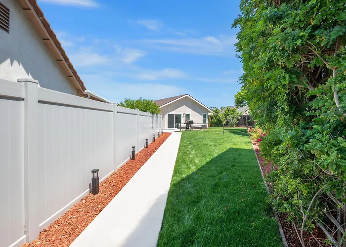 Luxury New Build Bright 2Br 2Ba Large Backyard