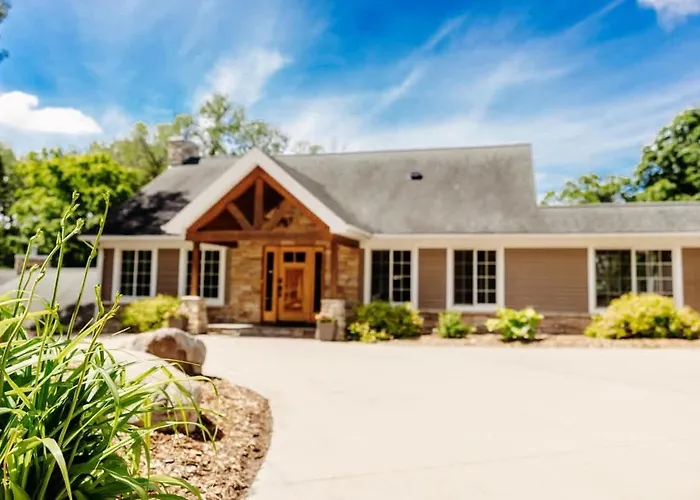 Holbrook Retreat - 5 Bedroom On 47 Acres