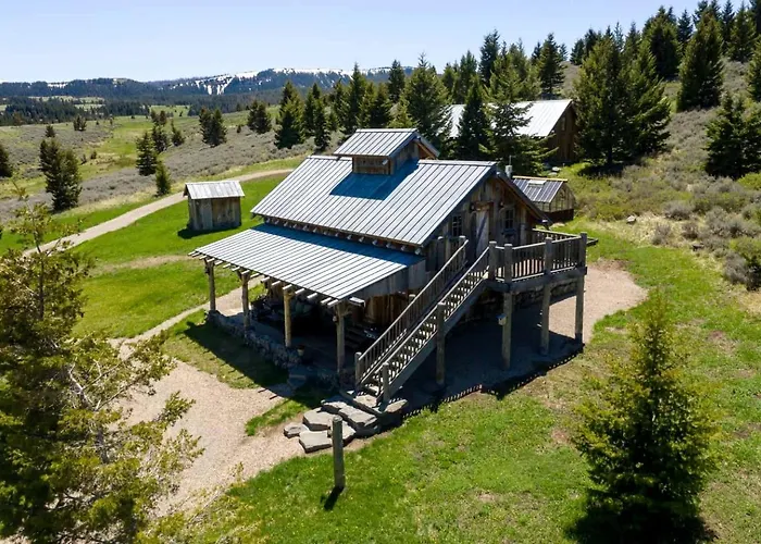 Bear'S Den In Ennis, Montana