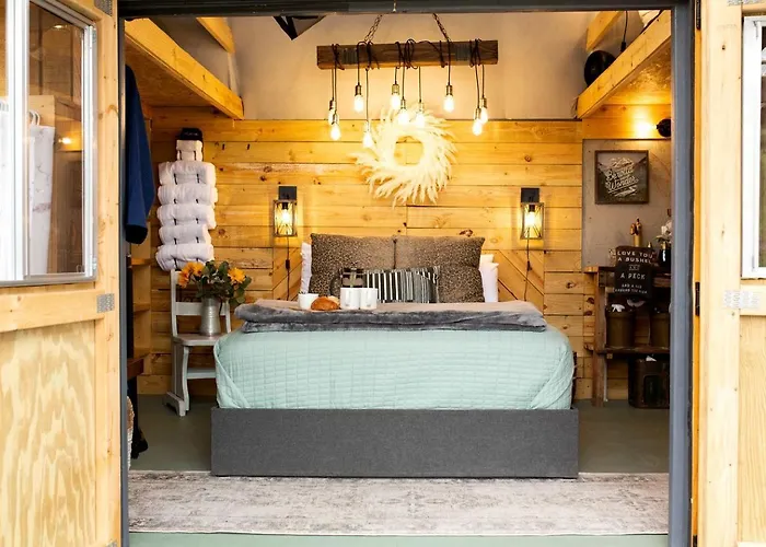 Romantic Tiny House Retreat With Farm Views & Firepit In Newport, Tennessee