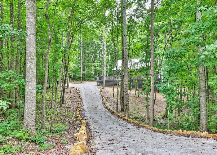 Pet-Friendly Cabin With Private Deck And Bbq In Tennessee