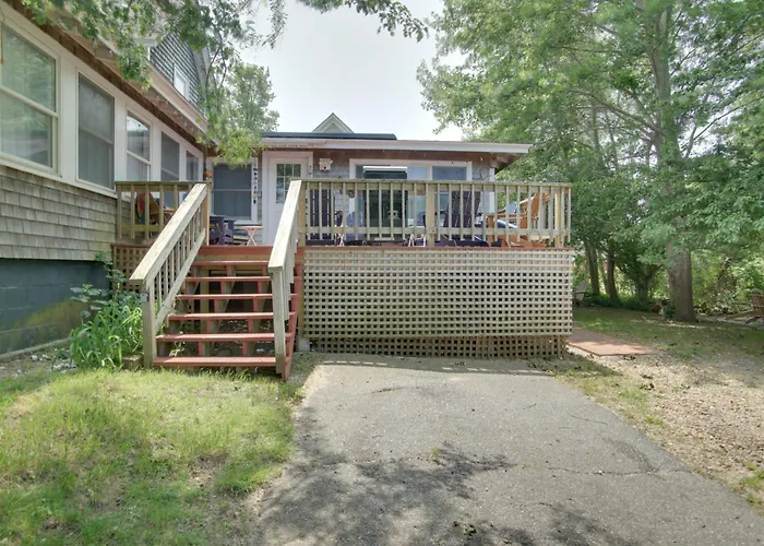 Walk To Beach! Oak Bluffs Home & Studio