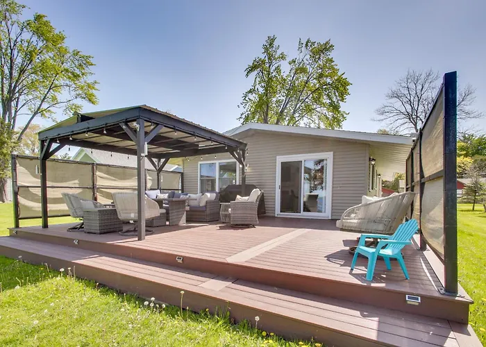 Lakefront Family Home W/ Dock & Views In Cecil!