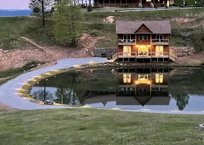 Incredible Waterfront Cabin For A Peaceful Family Getaway Near Purlear, North Carolina