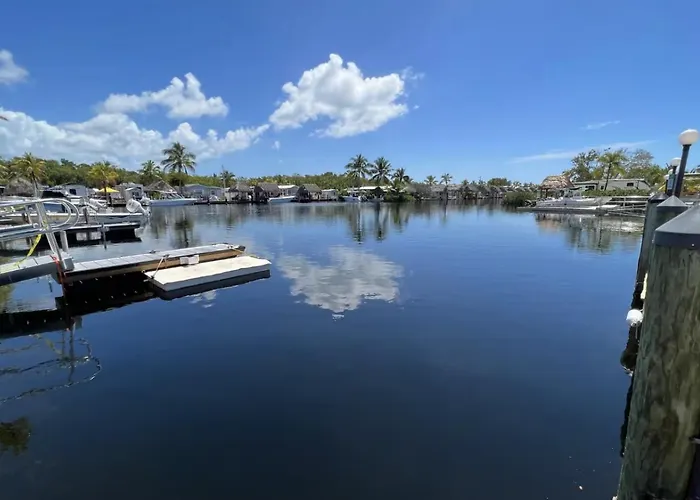 Beachside Retreat With Pool, Boat Ramp Dock For Rent