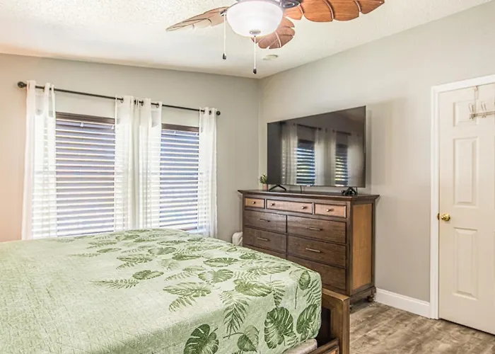 Island Time Waterfront Canal Home In Ozello W Dock, Boat House With Fish Sink Station, Icemaker, Pellet & Gas Grill, Firepit, Bonus Patio Under Home, Sleeps 10 In 1 King, 3 Queens And Sofa Bed, Allows 1 Dog