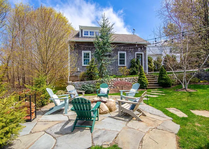 Ping-Pong & Fire Pit! Renovated Marshfield Cottage