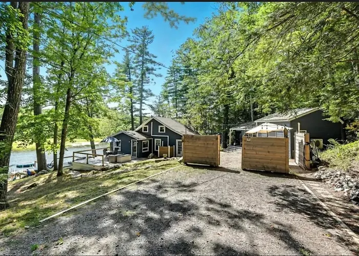 Cozy Cabin By The Cobbossee Stream