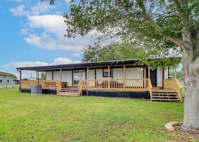 Newly Remodeled, Great Porches, And Dog Friendly