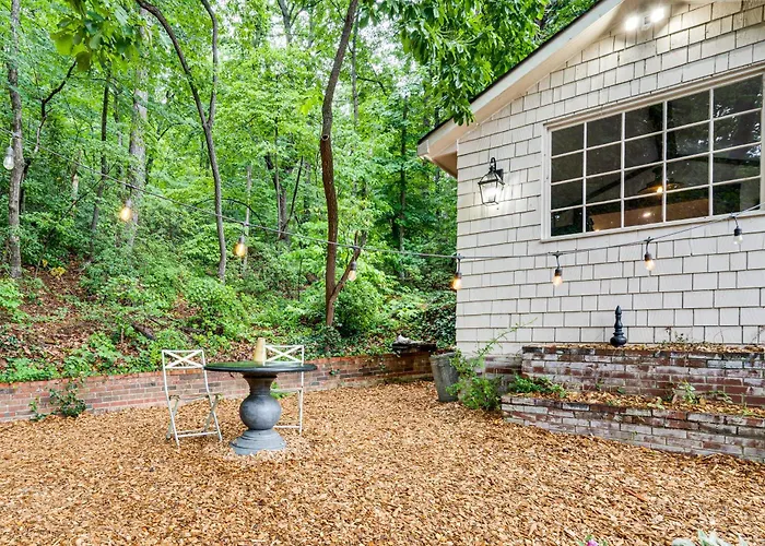 Comfy Cottage Charmer W/ Patio Garden In Tryon
