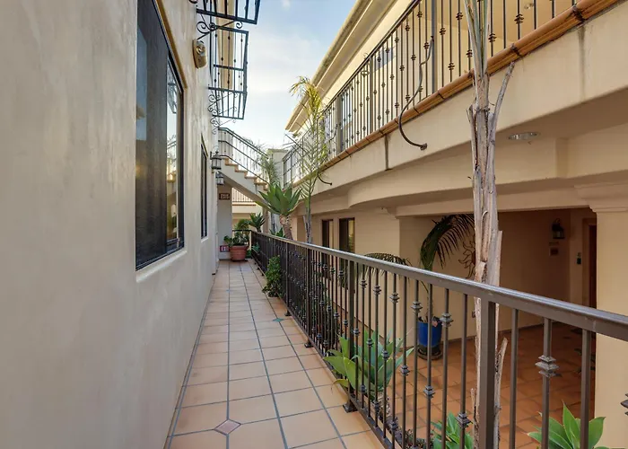 Walk To Town & Ocean! Pismo Beach Condo