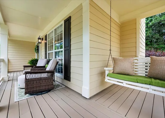 3 Bdr 2. 5 Bedroom Cottage In The Heart Of Holly Springs