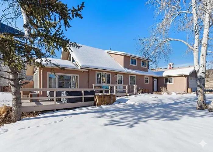 Scenic Mtn Retreat W Hot Tub & Mountain Views