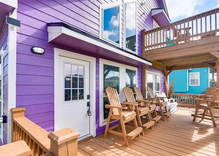 Walk To Ocean! Crystal Beach Gem W/ Decks & View!