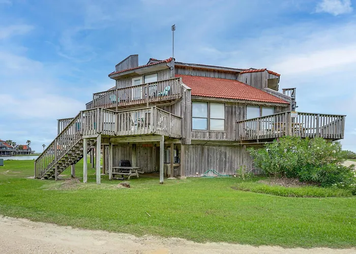 Walk To Matagorda Beach! Condo W/ Pool Access