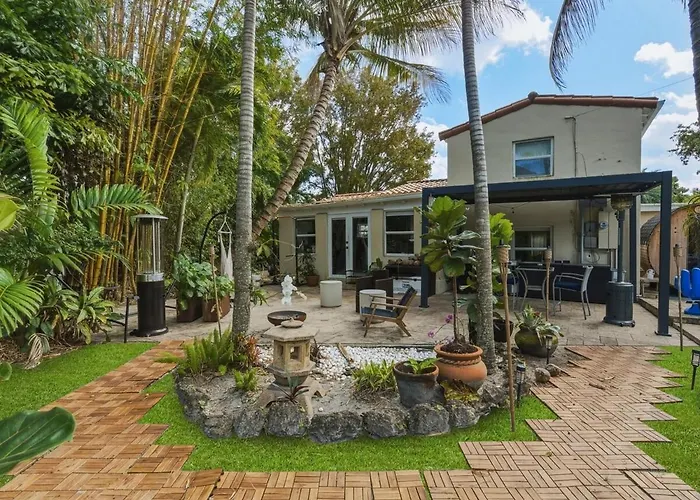 Step Into Your Own Coconut Tree Paradise - 3 Bed House With Sauna