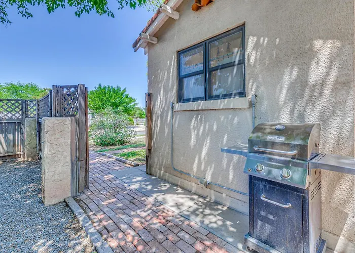 Highly Walkable Area! Charming Roswell Bungalow