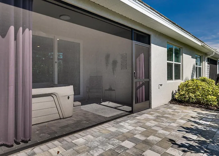 Work & Play! Home W/ Modern Comfort In Estero