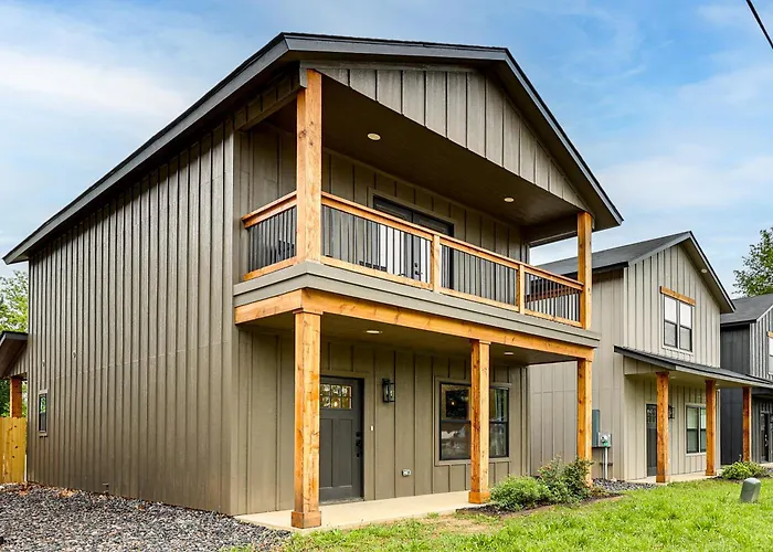 2 Blocks To Mt Bike Trails, Minutes From Town!