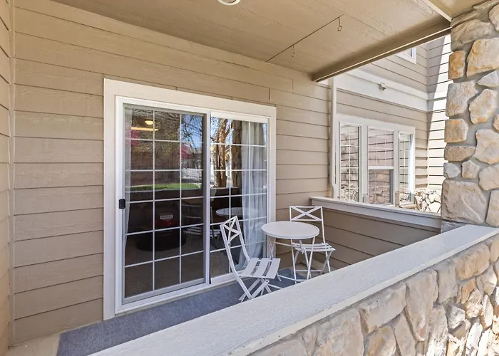 Beacon At The Lakes Cozy 2B2B, Grnd Level Condo