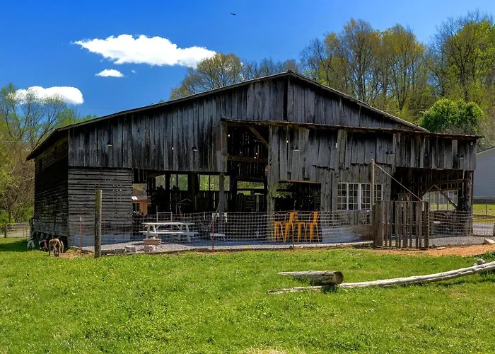 Cozy A-Frame Retreat With Creekside Hammock Getaway In Newport, Tennessee