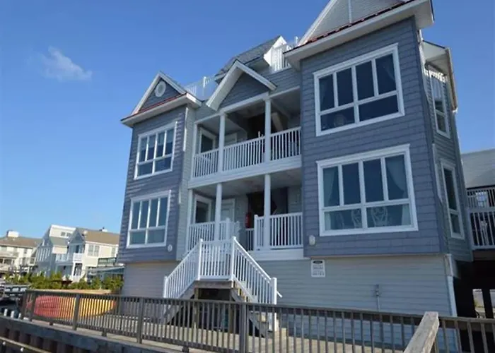 Sail Away - Bay Front Views And Walk To Town