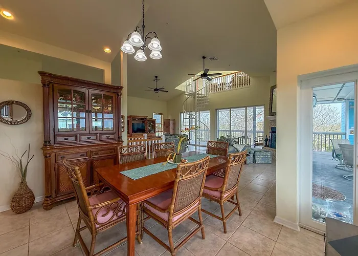 Twin Dolphins Pool, Docks, Elevator, Golf Cart