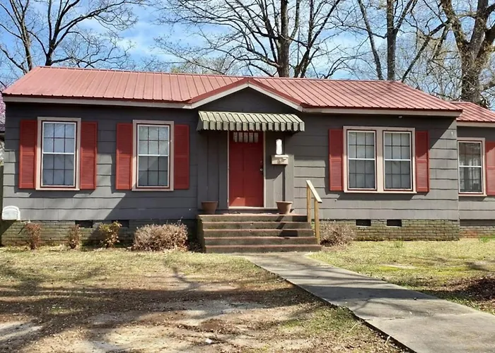 Charming 1940S Bungalow Cozy Vibes & Vintage Style