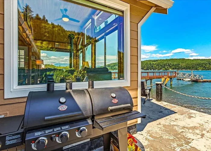 Hood Canal Waterfront With Hot Tub & Dock