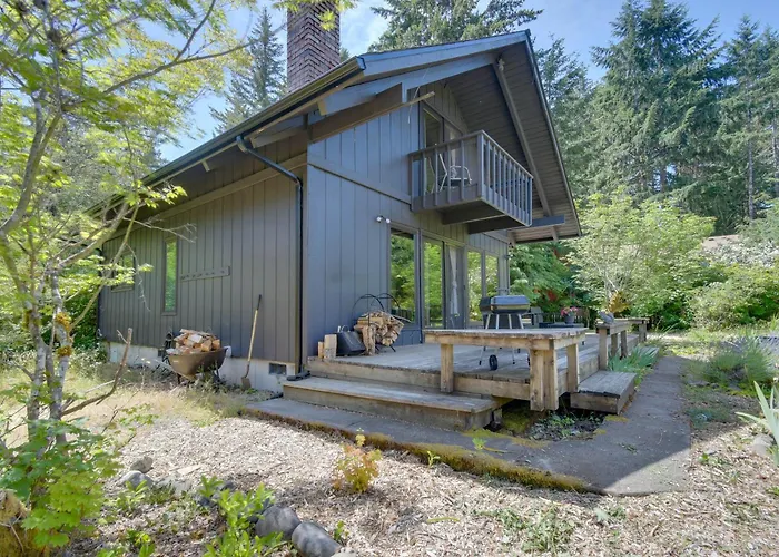Walk To Water! Lake Kokanee Cabin W/ Mtn Views