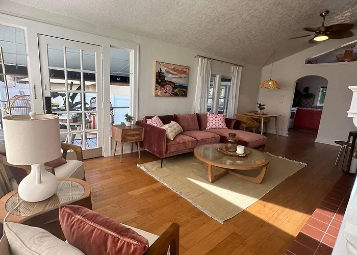 Casita Encanta-Dora, Steps To Town, Pet-Friendly