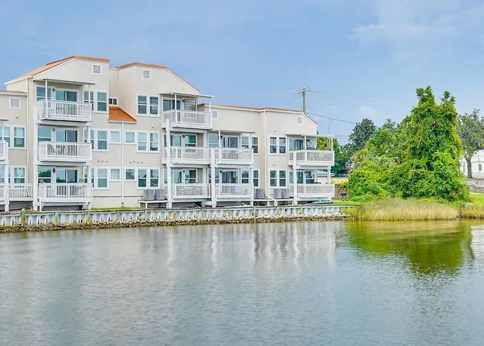 Panama City Condo W/ Dolphin Views & Marina Access