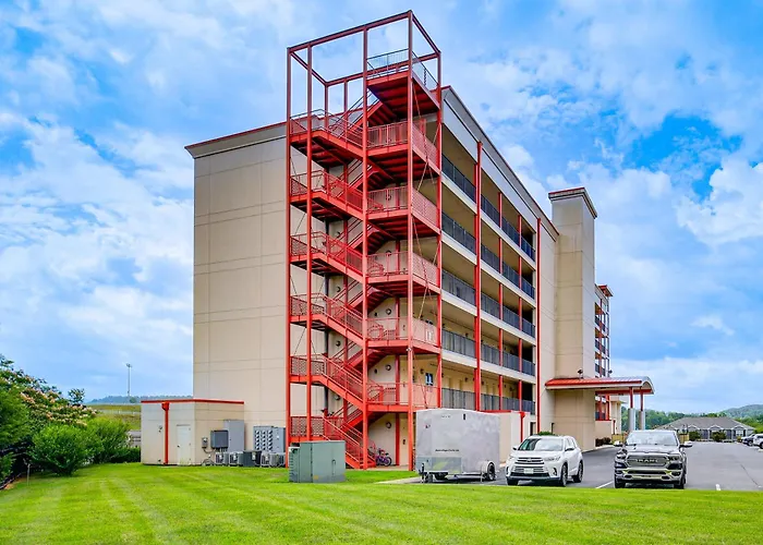 Walk To Bristol Motor Speedway: Retreat W/ Pool!