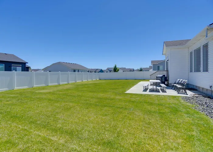 6 Mi To Dtwn! Idaho Falls Escape W/ Private Yard