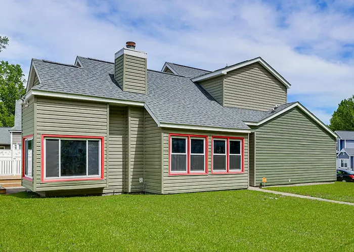 7 Mi To Camp Lejeune! Family Gem Near Golf & Shops
