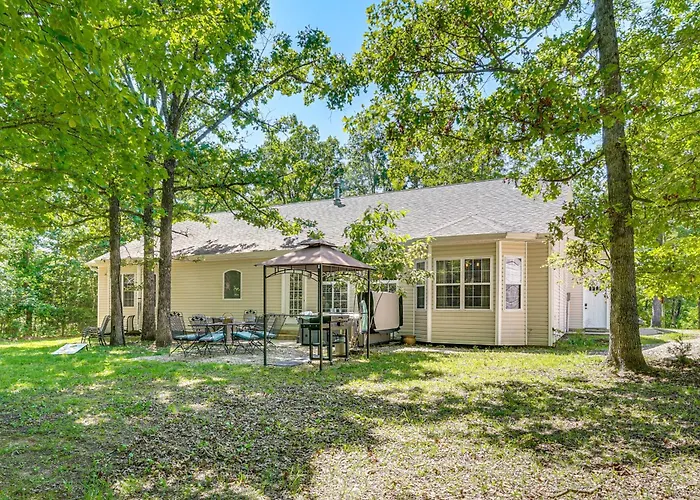 Hot Tub, Game Room! Ozarks Family Retreat By Lake