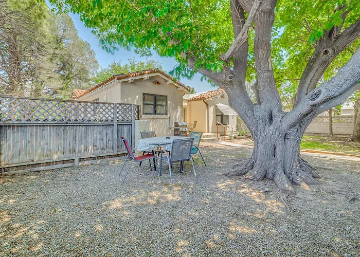 Highly Walkable Area! Charming Roswell Bungalow