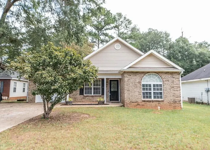 Perry 4 Bds Cozy Home Near Fairground Pet Friendly