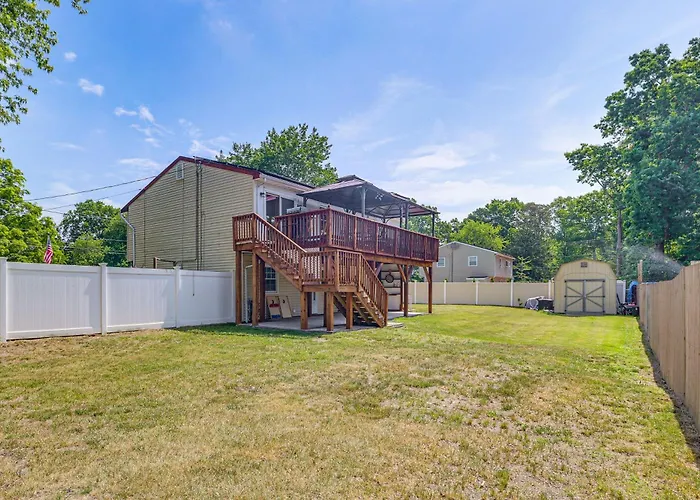11 Mi To Beach! Group-Friendly Bayville Getaway