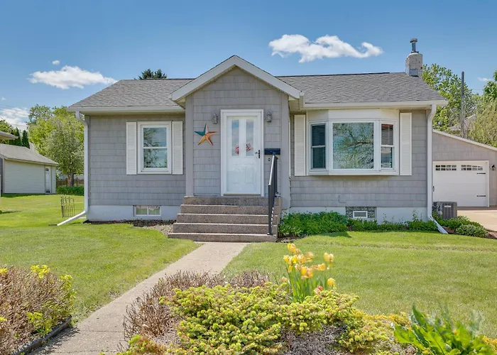 Lake City Retreat Near Wineries & State Park