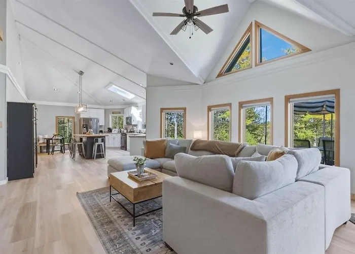 Harborlight Hideaway - Baileys Harbor, Wi - Charming Family Retreat In Central Baileys Harbor