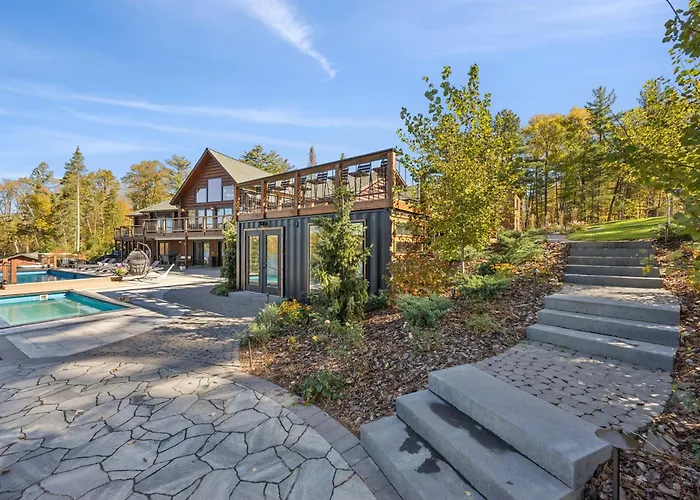 Long Lake Shores Estate - Pool, Theatre, Hot Tubs