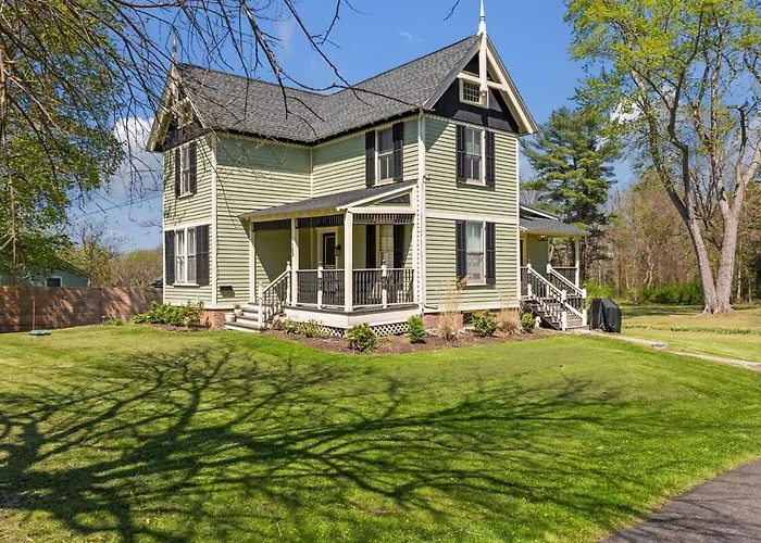 Hudson Valley Escape With Heated Pool, Fire Pit