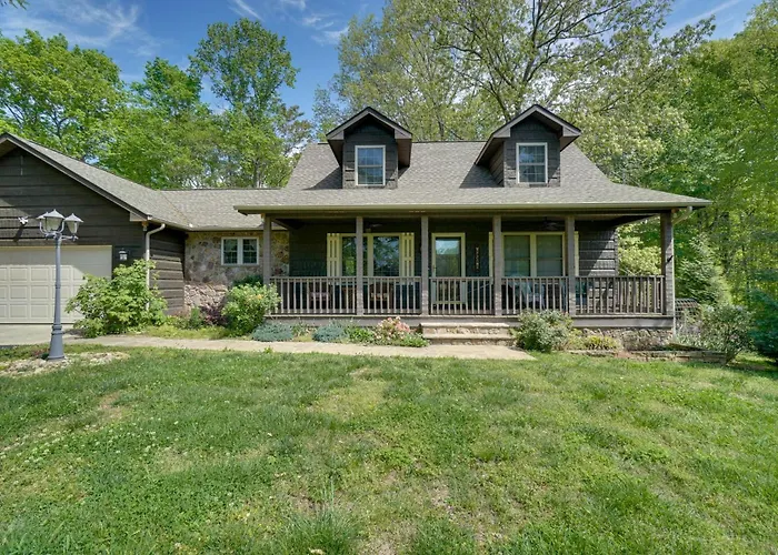 Dale Hollow Hideaway: Fire Pit, Deck, Boat Parking