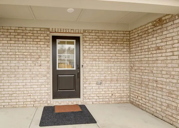 4Br/2.5Ba Greenwood, Indy, Community Pool, Sleeps 8