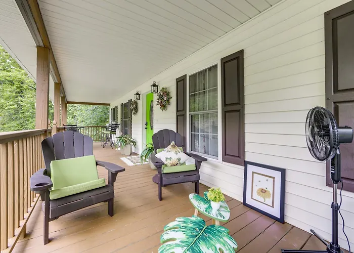 Riverfront Home W/ Mtn Views, Near Blue Ridge Pkwy
