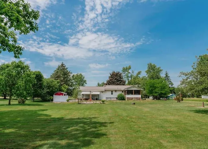 Family Friendly Getaway With Fire Pit & Swing Set