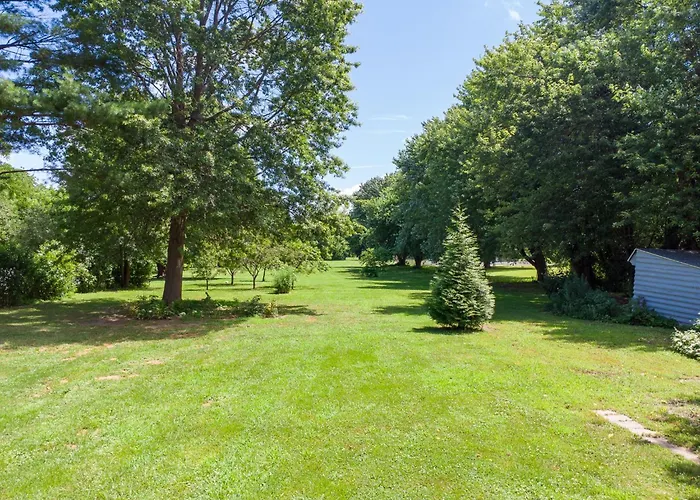 Maplewood Meadow - 5 Mins To Kingston With Hot Tub