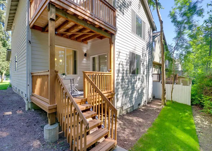 Deck W/ Forest View! Modern Pnw Getaway By Boeing